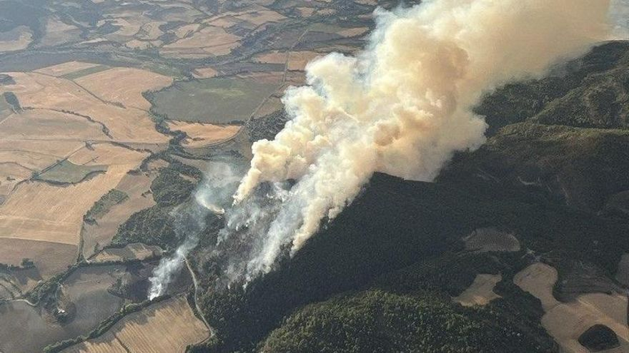 Un incendio en pleno Sobrarbe pirenaico y cerca de Ordesa obliga a evacuar el núcleo urbano de Morillo de Monclús