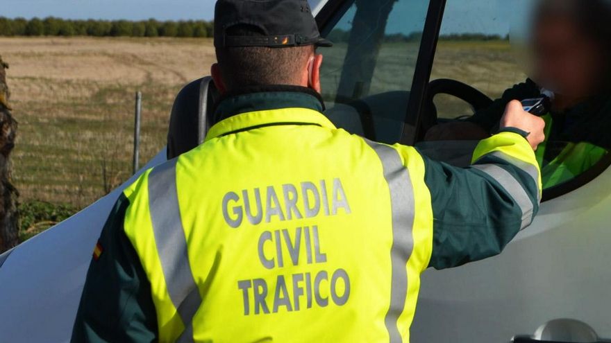 Denunciado por alcoholemia un conductor de un autobús escolar en Sanabria