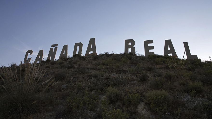 Cartel en la Cañada Real