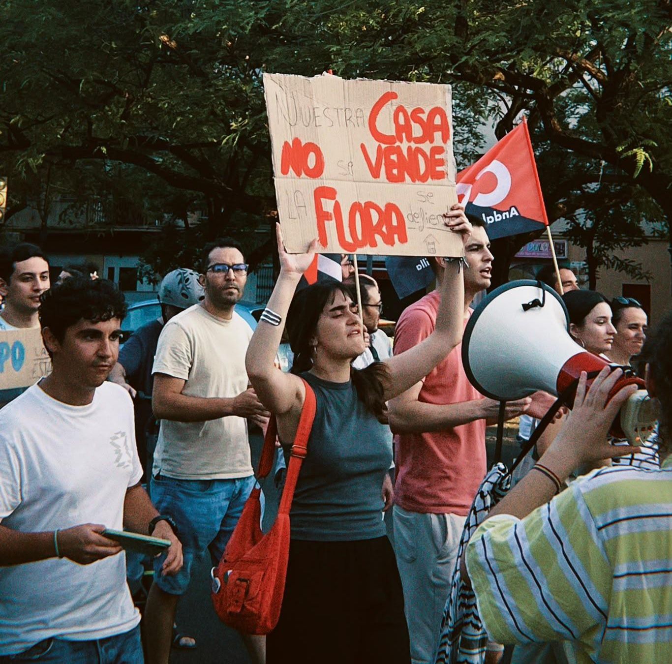 Los vecinos y colectivos del barrio se han volcado con las protestas de los estudiantes