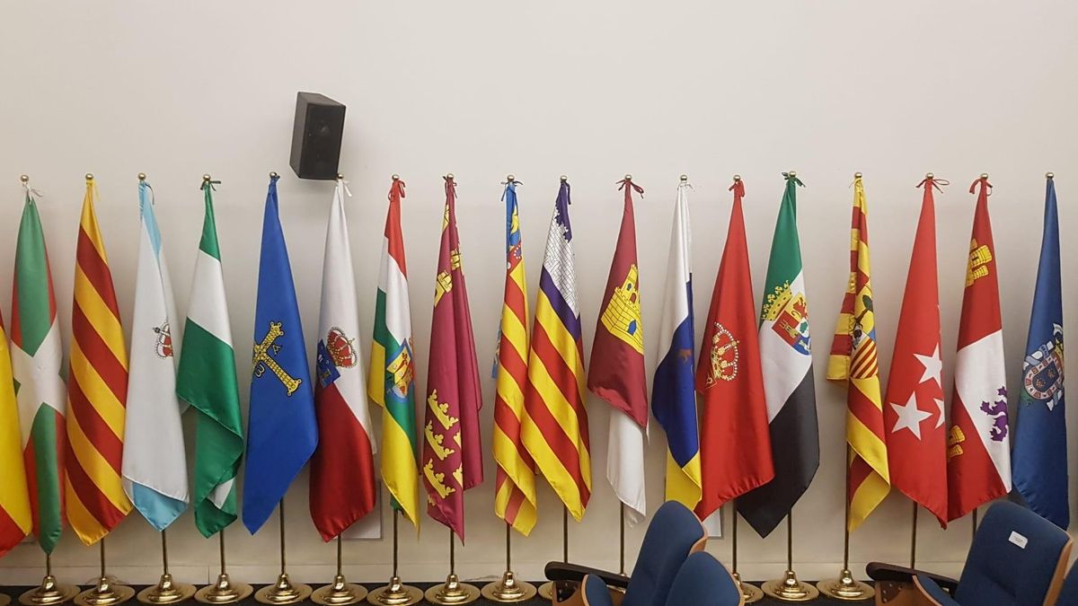 Banderas de España y las comunidades autónomas
