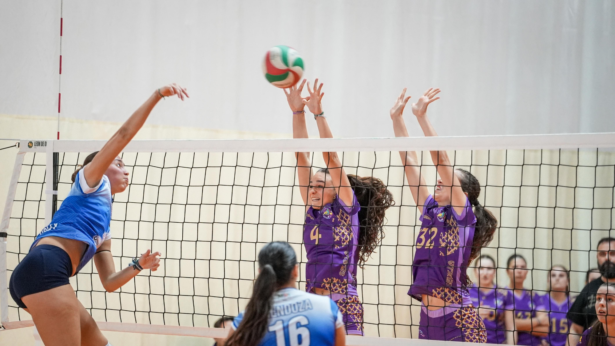 El mejor voleibol andaluz ya deja su huella en Córdoba