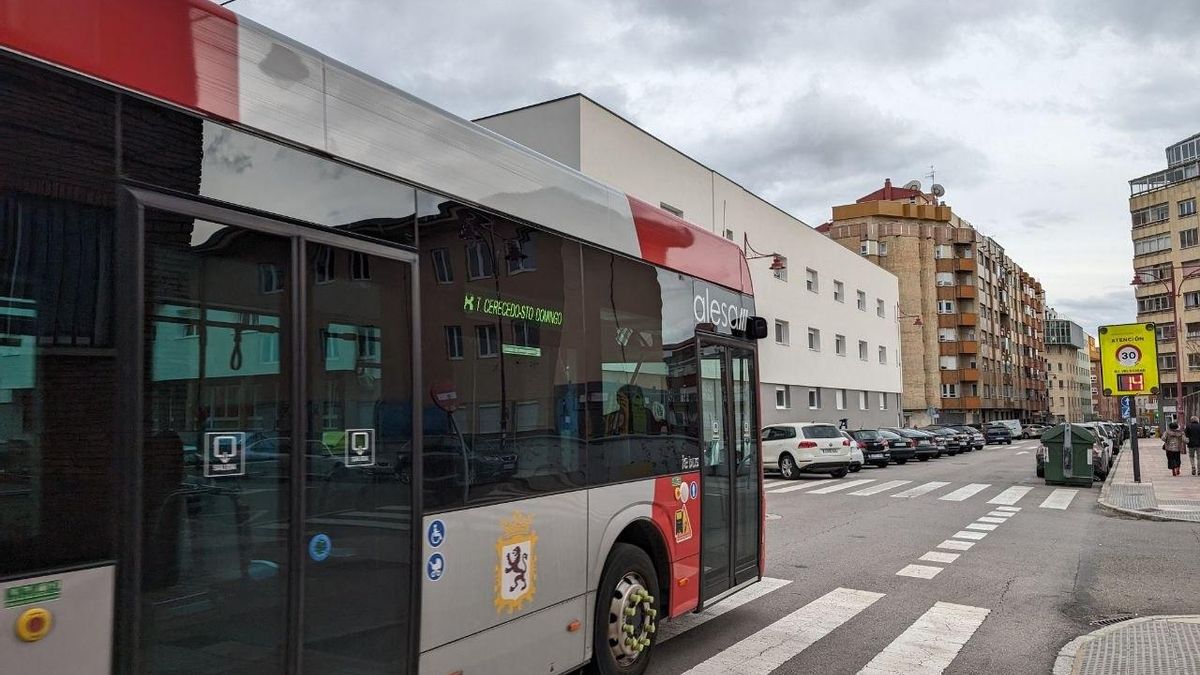 La Audiencia de León condena a un peatón que dio un puñetazo a un conductor de autobús urbano y le rompió las gafas