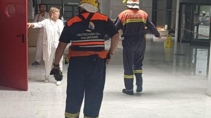 Las fuertes lluvias obligan al desalojo de un polideportivo en Almansa, donde también entró agua en el hospital