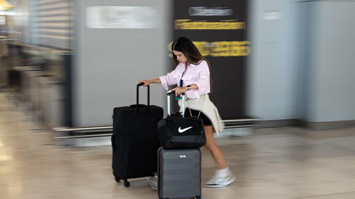 El número de viajes de residentes en Canarias cayó un 33% en el primer trimestre