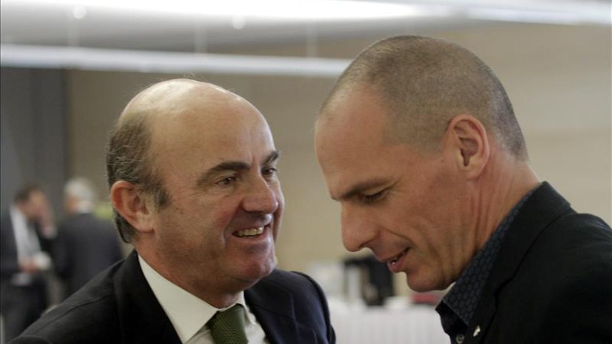 Guindos conversa con Varufakis. EFE