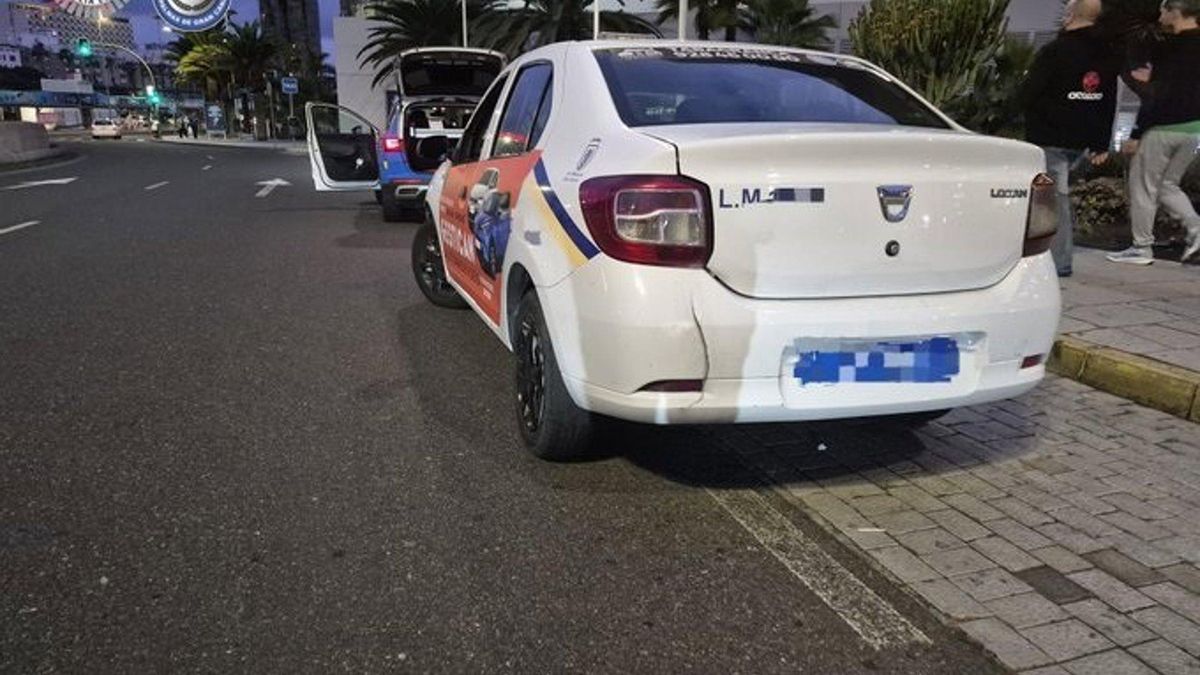 La Policía Local de Las Palmas para a un taxista por ir fumando y acaba poniéndole varias denuncias