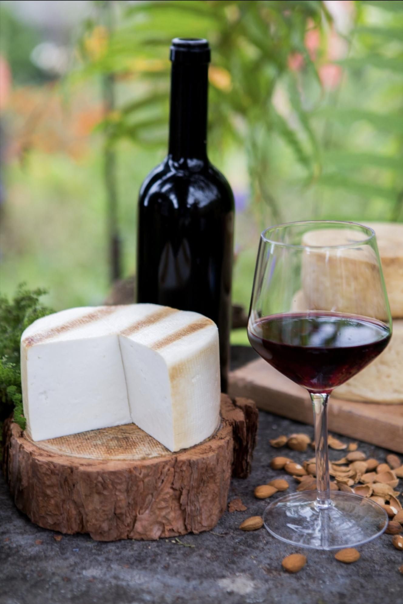 Vino y queso de La Palma con denominación de Origen.