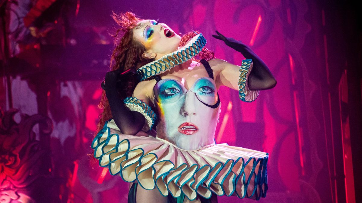 Chappell Roan actúa en el Sziget Festival