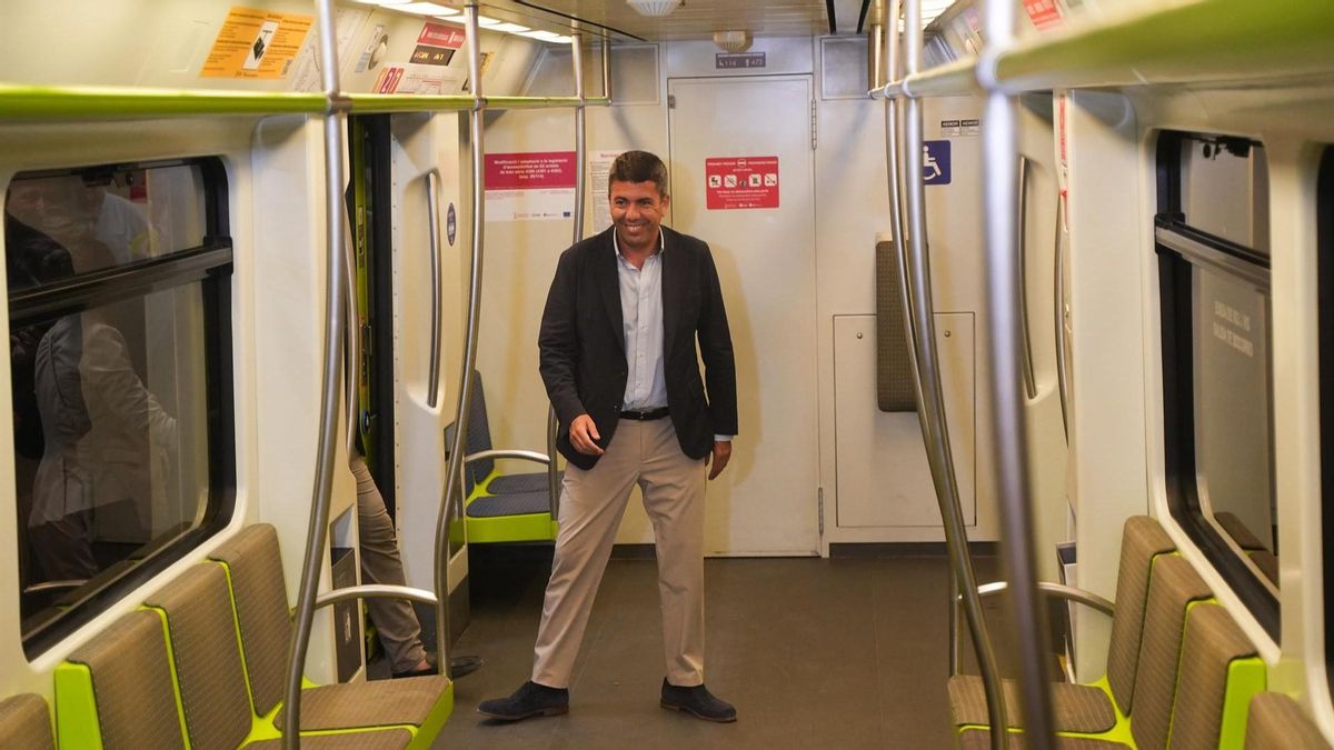 El president de la Generalitat, Carlos Mazón, realiza un recorrido en pruebas previo a la reapertura del tramo València Sud-Castelló de Metrovalencia.