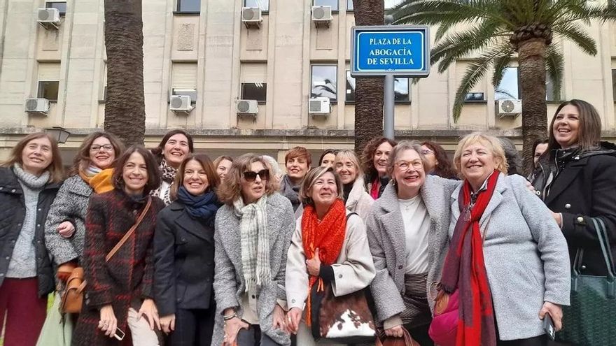 La triple batalla de las abogadas de Sevilla que pelean por el lenguaje inclusivo para seguir los pasos del Congreso