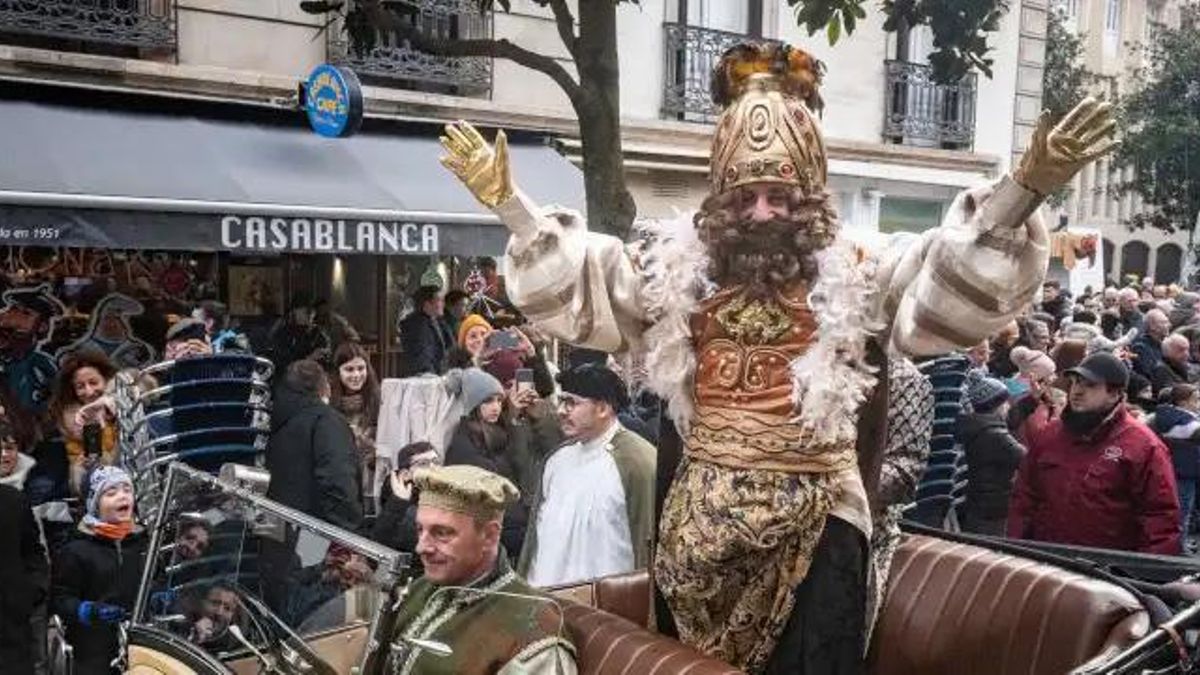 Melchor, en el desfile matutino desde la estación de Vitoria hasta la plaza de España