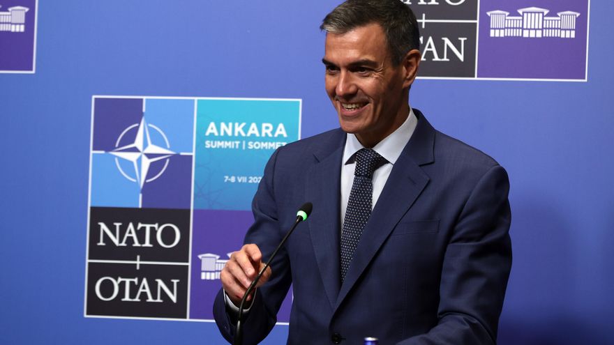 El presidente del Gobierno de España, Pedro Sánchez, habla durante una rueda de prensa en la cumbre de la OTAN 2026 en Ankara, Turquía, el 8 de julio de 2026. La cumbre de la OTAN se celebra los días 7 y 8 de julio. (Turquía) EFE/EPA/NECATI SAVAS