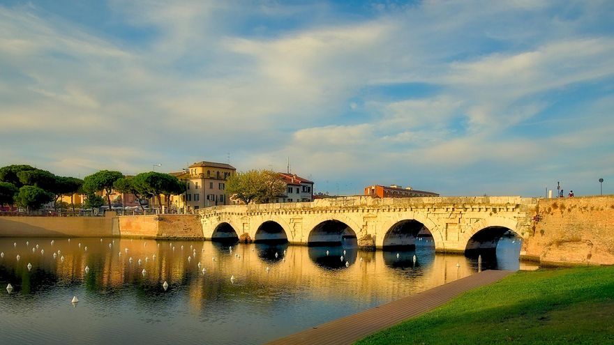 Puente de Tiberio. Servía para conectar Rímini con la calzada romana.