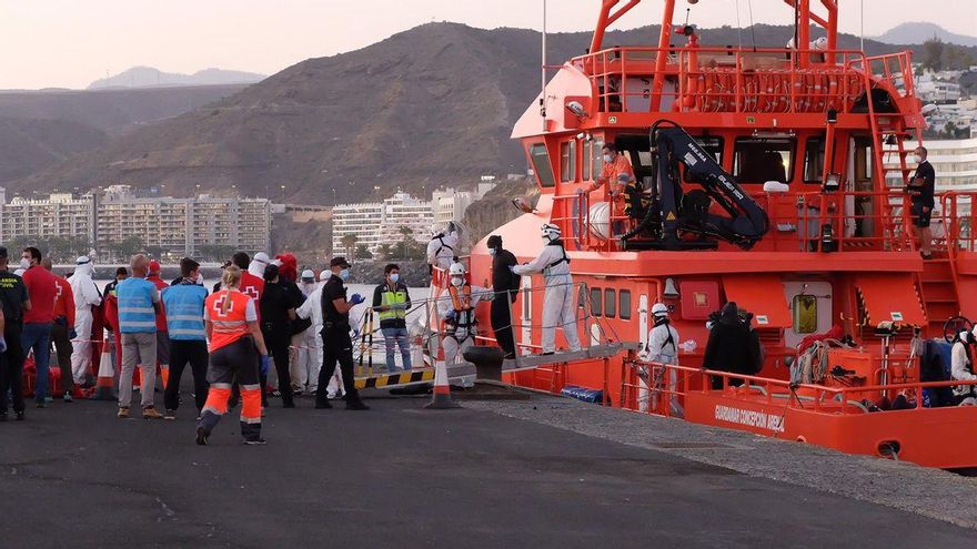Dos ocupantes de la patera que llegó a Gran Canaria el domingo se suicidaron tras quedar a la deriva