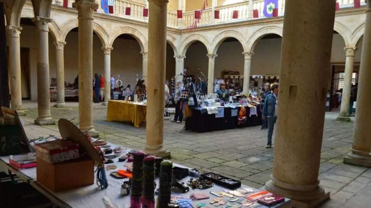 El Palacio de Grajal de Campos se convierte en una máquina del tiempo para acoger el Mercado Renacentista