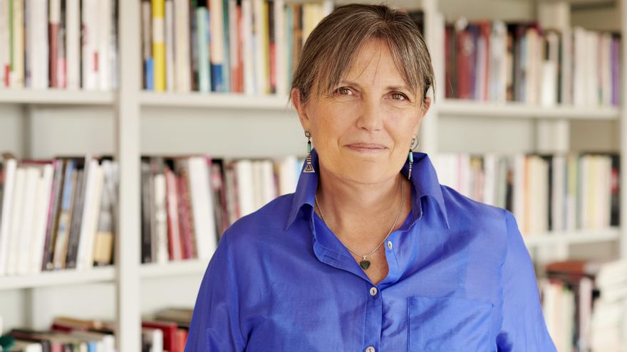 Claudia Piñeiro: “Hay nuevas generaciones a las que no les supimos transmitir lo que significa perder la democracia”