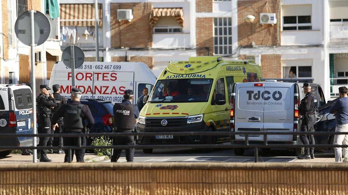 Ambulancias y coche fúnebre tras el asesinato de Tulia