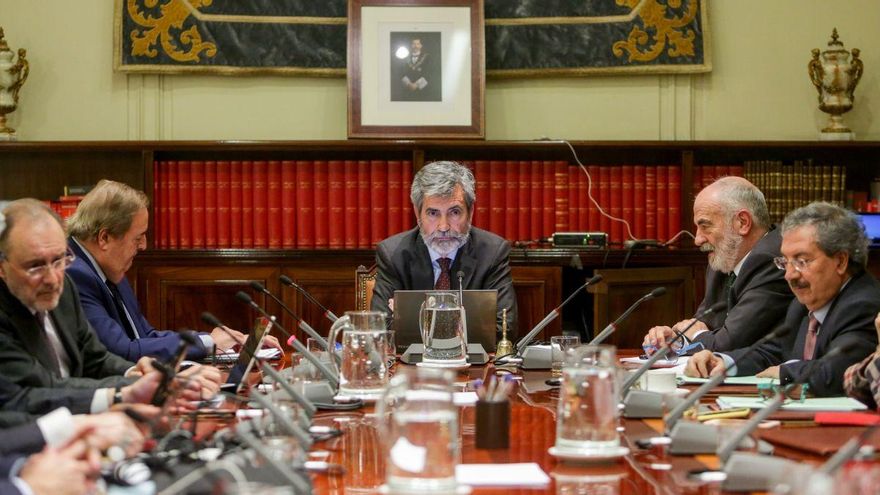 El presidente del CGPJ, Carlos Lesmes, preside un pleno.