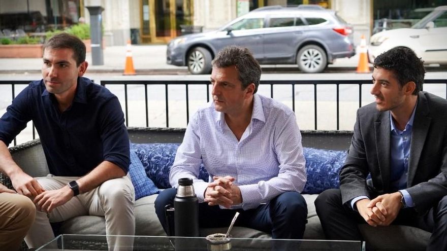 Pesos en la calle y dólares en el BCRA, el mandamiento de Massa camino al 2023