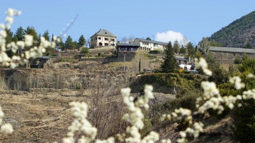 Tírvia desde el Camí Vell.