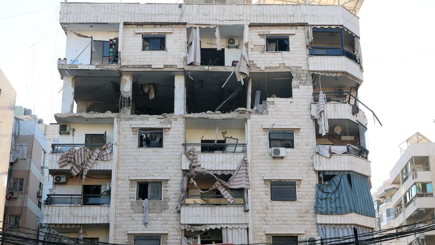 Edificio dañado después de un ataque aéreo israelí en el barrio del suburbio sur de Haret Hreik, Beirut, Líbano, 2 de marzo de 2026. EFE/EPA/WAEL HAMZEH