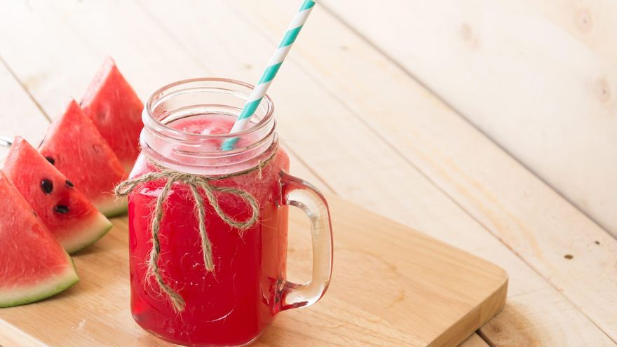 Este smoothie aprovecha las propiedades hidratantes de la sandía y el melón junto a las proteínas y la cremosidad del yogur