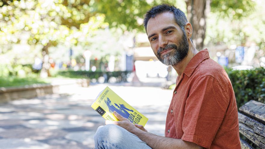 Toni Sánchez, novelista: Ahora ya no es el Estado quien te vigila sino tu vecino o tu amigo