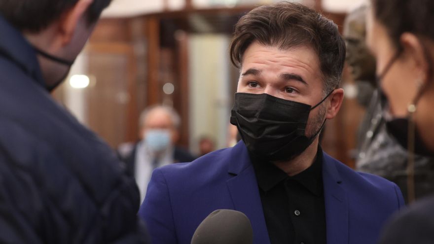 EH Bildu, ERC, Más País y Ciudadanos cargan contra el Gobierno por imponer mascarillas en la calle y Abascal anuncia que lo incumplirá