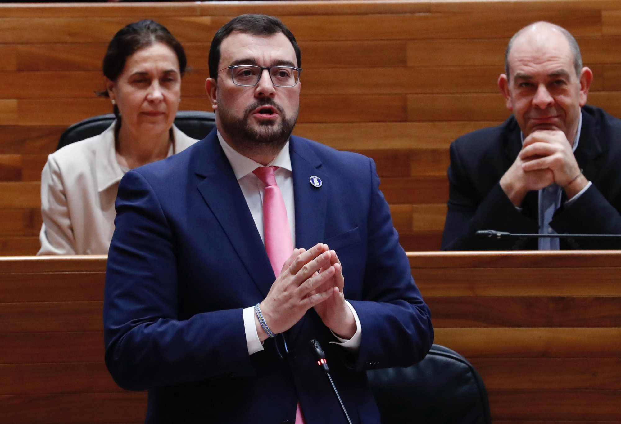 El presidente del Principado, Adrián Barbón, ha reprochado al PP su rechazo permanente.