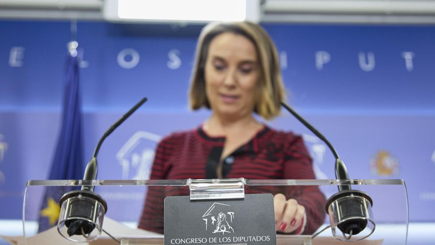 Archivo - La secretaria general del Partido Popular, Cuca Gamarra, en una rueda de prensa en el Congreso