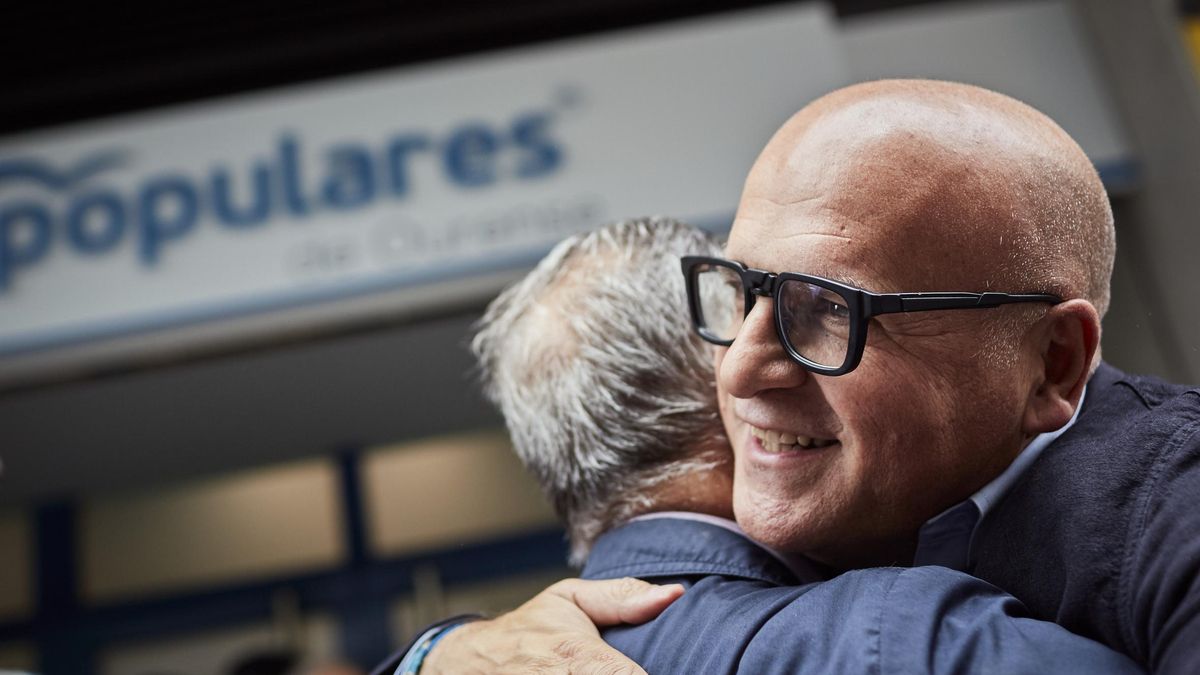 Archivo - El presidente provincial del PP, Manuel Baltar (d), a su llegada a presidir la Xunta Directiva del PPdeOU, a 29 de mayo de 2023, en Ourense, Galicia (España). El Partido Popular no logró ayer recuperar la mayoría absoluta en la Diputación de Our
