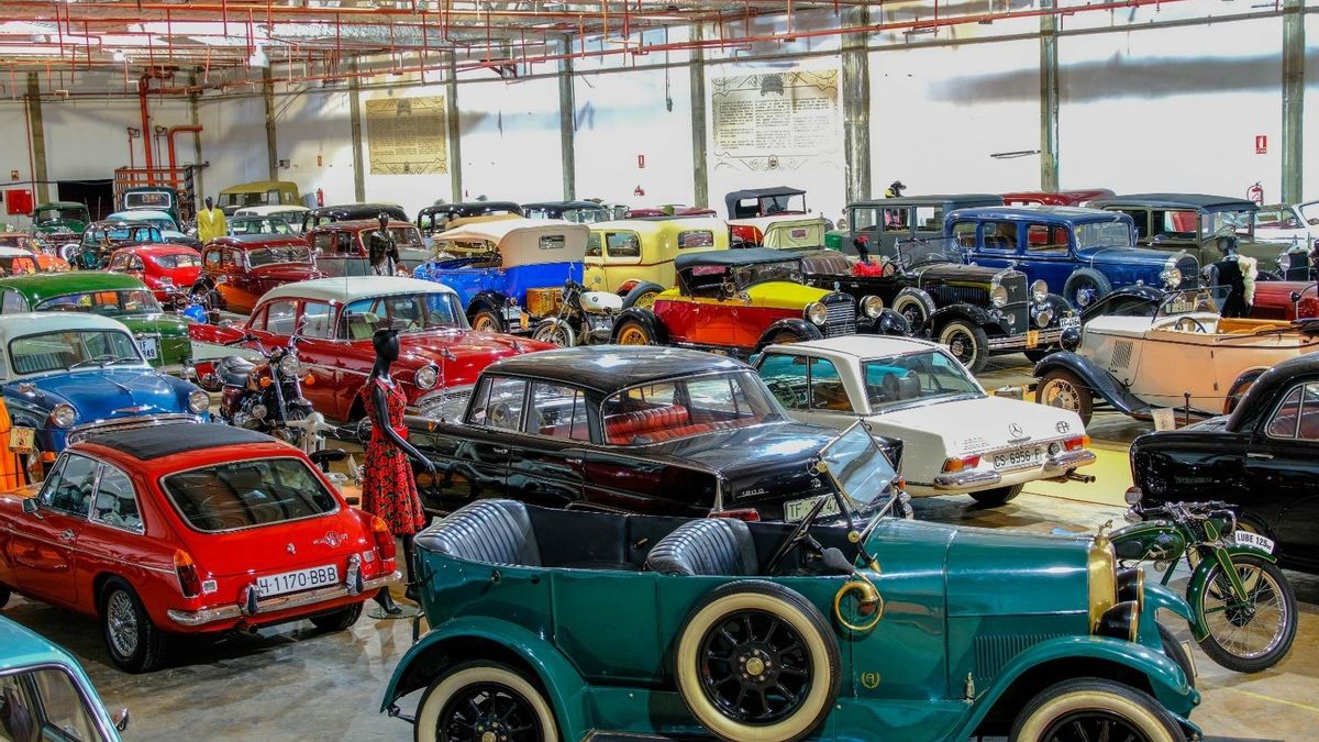 Un millar de personas visitan la exposición del 40º Aniversario del Club de Automóviles Antiguos de El Paso