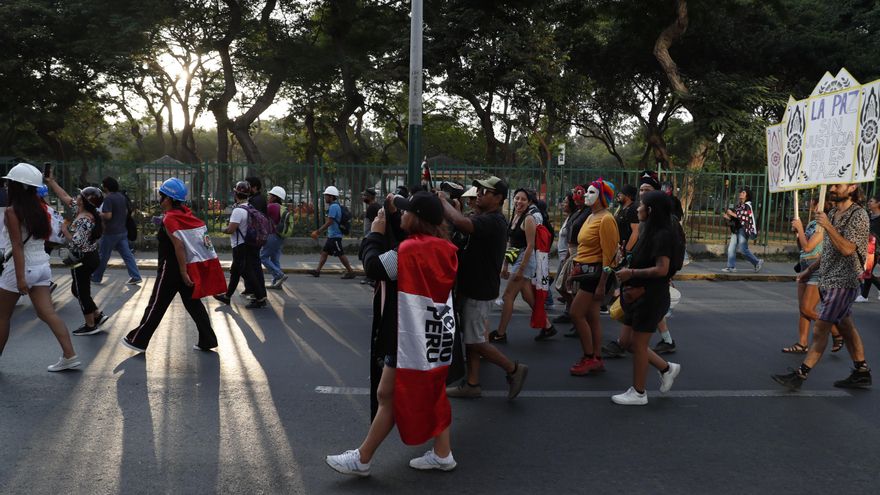 El 72 % de peruanos cree que la crisis política tiene que ver con racismo, según encuesta