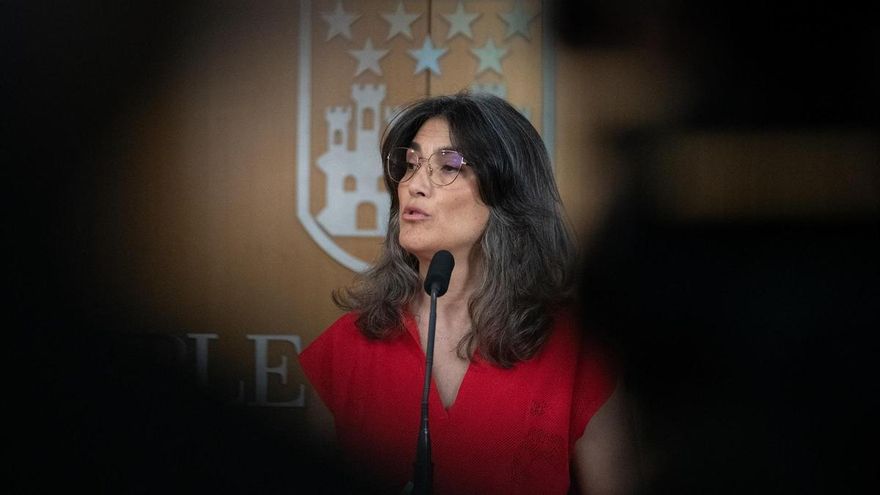 La portavoz de Más Madrid en la Asamblea de Madrid, Manuela Bergerot (i), tars un pleno en la Asamblea de Madrid, a 4 de junio de 2026, en Madrid (España).