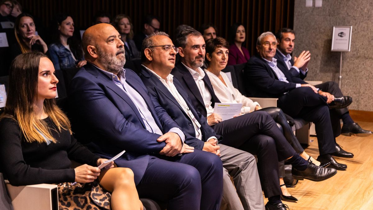 Angy Galvín, directora de elDiario.es en Baleares; Jaime Martínez, alcalde de Palma; Alfonso Rodríguez Badal, delegado del Gobierno; Ignacio Escolar, director de elDiario.es; Rosalía Lloret, CEO de elDiario.es