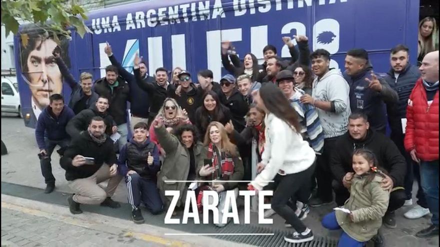 En un micro con patente terminada en "678" y una deuda de más de 100 mil pesos, Milei arranca el Tour de la Libertad