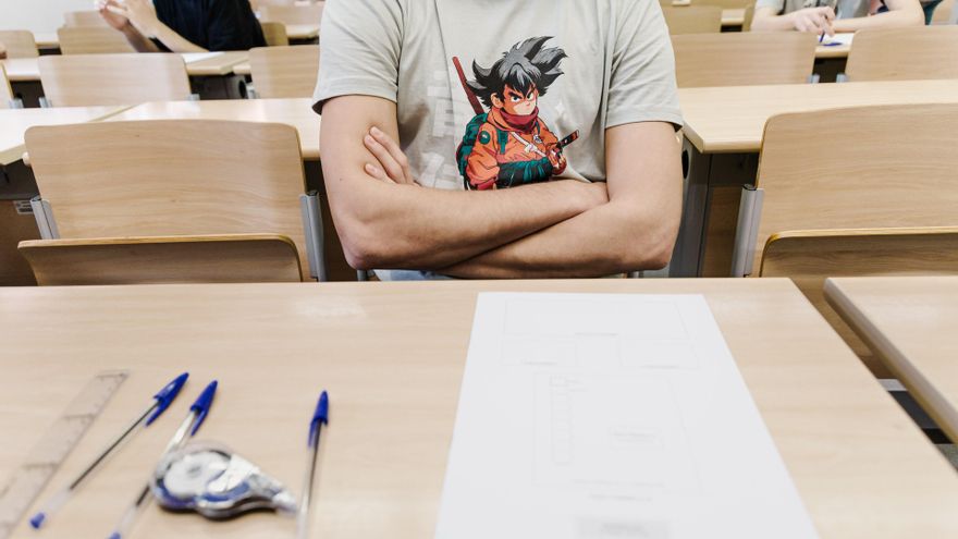Cantabria se plantea rastrear redes y frecuencias para que los alumnos no copien ni usen IA en Selectividad
