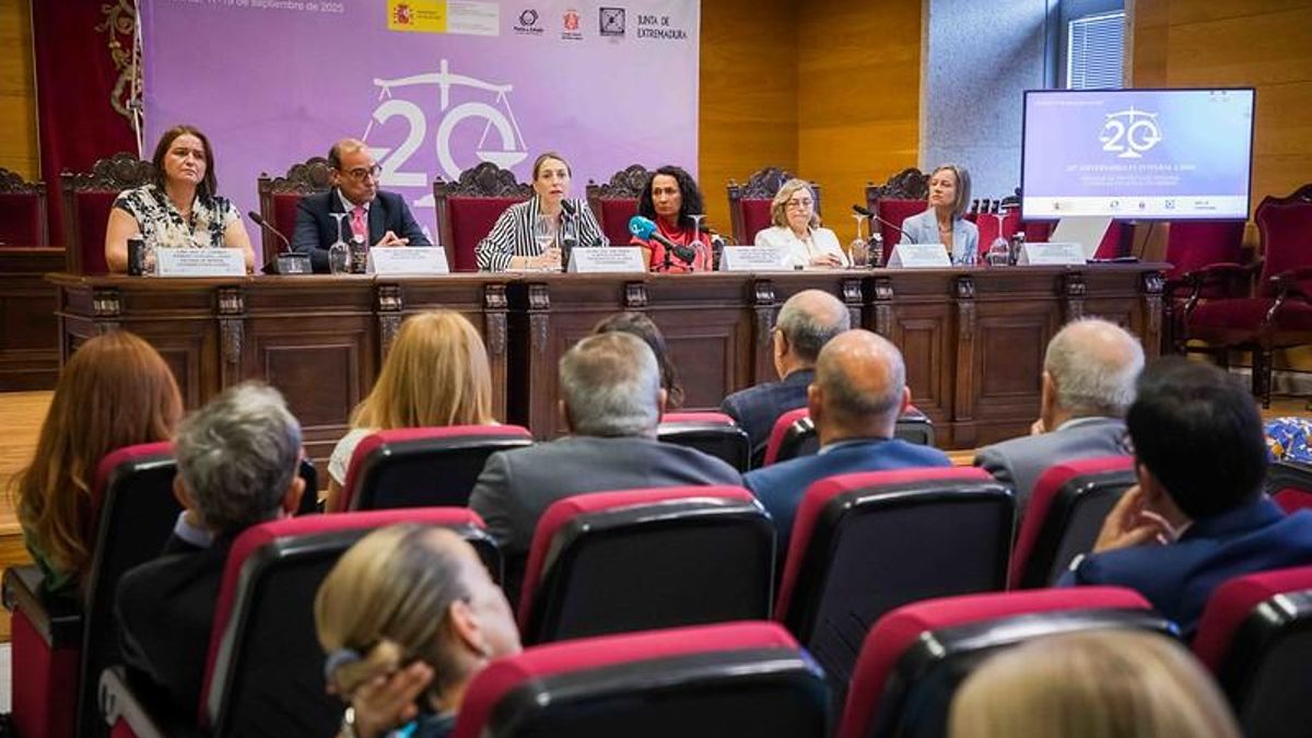 Guardiola defiende la especialización para abordar la violencia de género