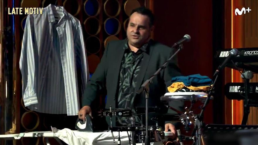 Buenafuente pone a planchar a la banda de 'Late Motiv' en las horas valle de consumo: "Sexo, plancha y rock'n roll"