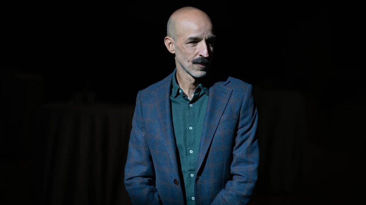 Jesús Carrasco, escritor: "Es un error trasladar a la vida real modelos del cine romántico"