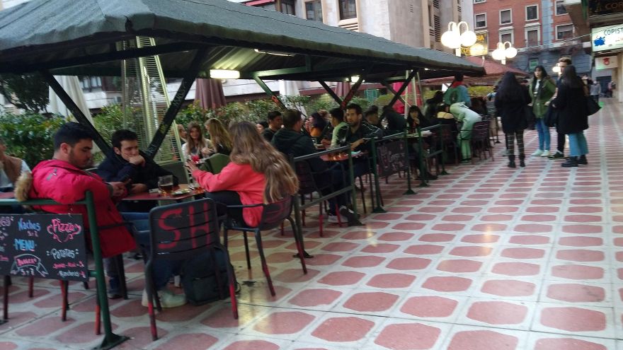 Terraza en la plazuela interior de los Edificios Galaxia