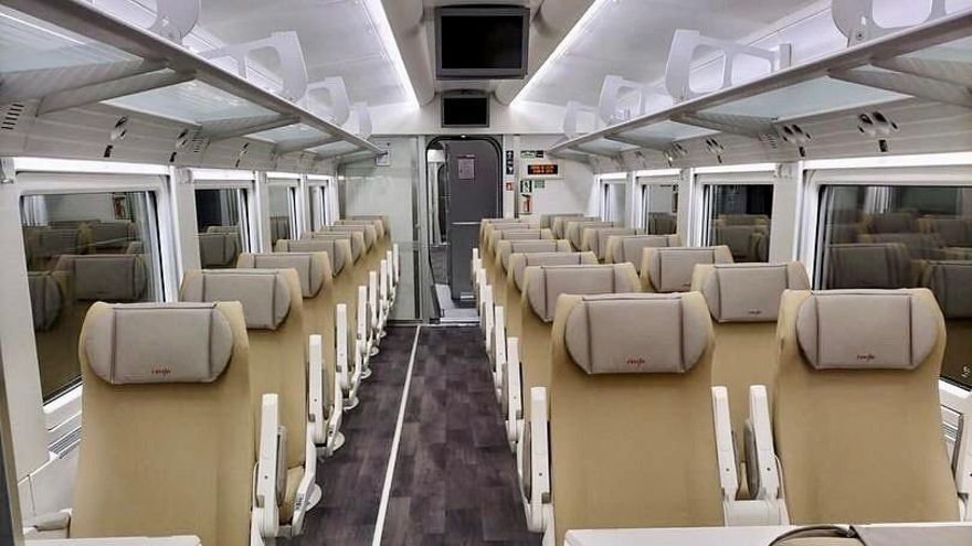 La Junta enseña los nuevos trenes Alvia que circularán a partir de junio