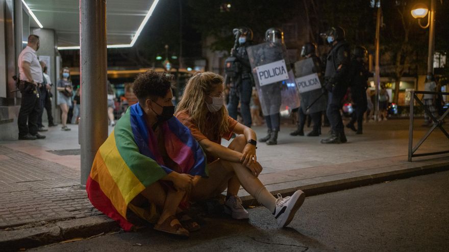 El 70% de las personas LGTBI cree que la policía no está comprometida y solo se denuncian dos de cada 10 delitos de odio
