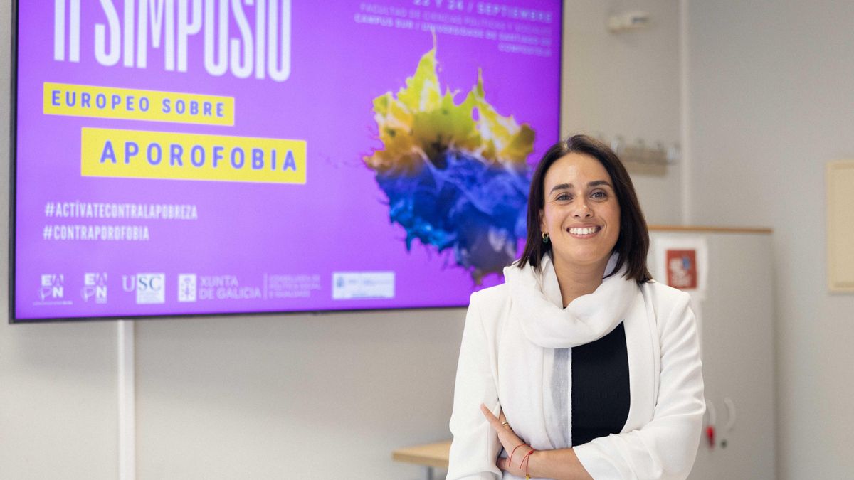 La relatora especial de Naciones Unidas sobre la pobreza extrema, Elena Díaz Galán, en la facultad de Ciencias Políticas de Santiago de Compostela.