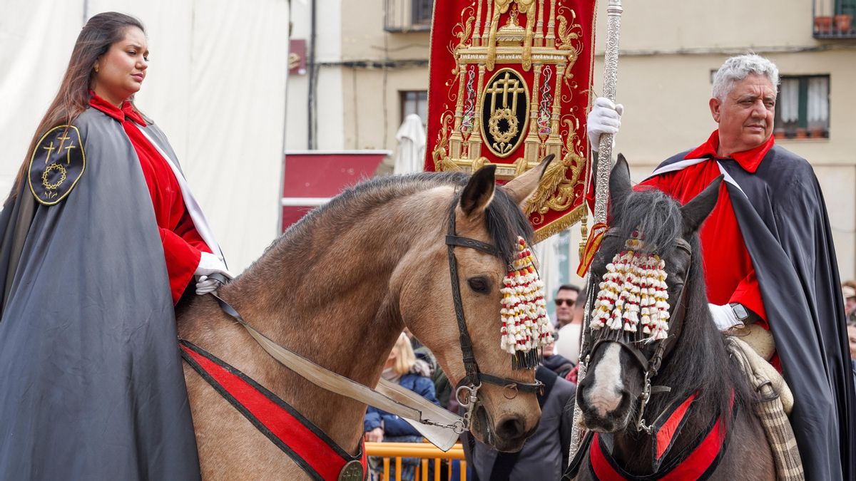 Lectura del pregón a caballo de la Cofradía de las Siete Palabras de Jesús en la Cruz.