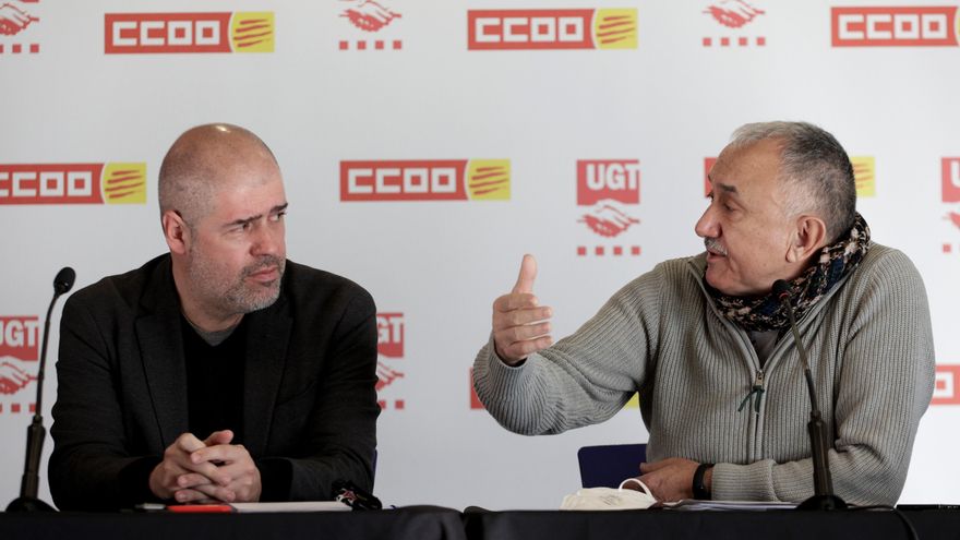 Los secretarios generales de CCOO y UGT, Unai Sordo (i) y Pepe Álvarez (d), respectivamente, en una fotografía de archivo. EFE/Quique García