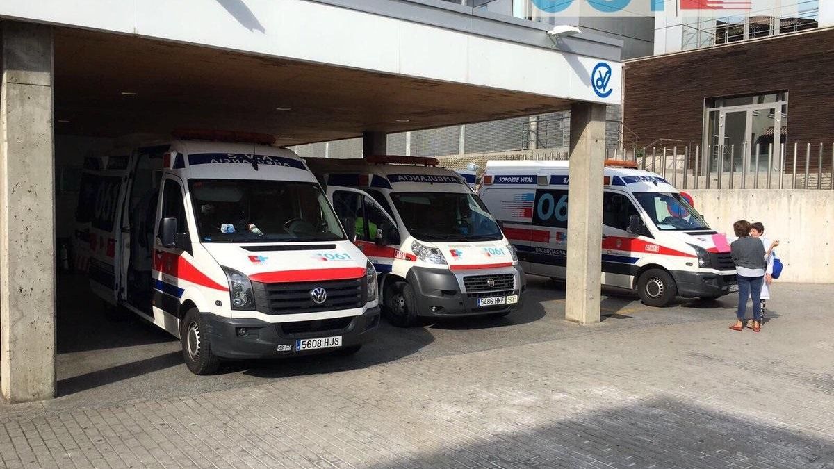 Ambulancias del 061 en Valdecilla.