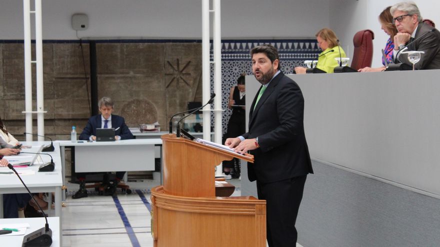 Murcia, primera comunidad en vetar las pantallas para la enseñanza de matemáticas y lengua en las aulas