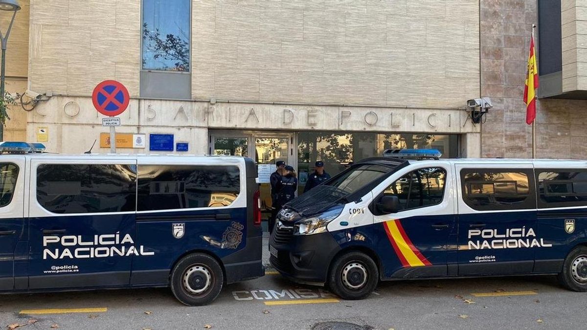 Detienen a un hombre por conducir sin carné ni ITV tras chocar contra un bolardo de la comisaría de Manacor